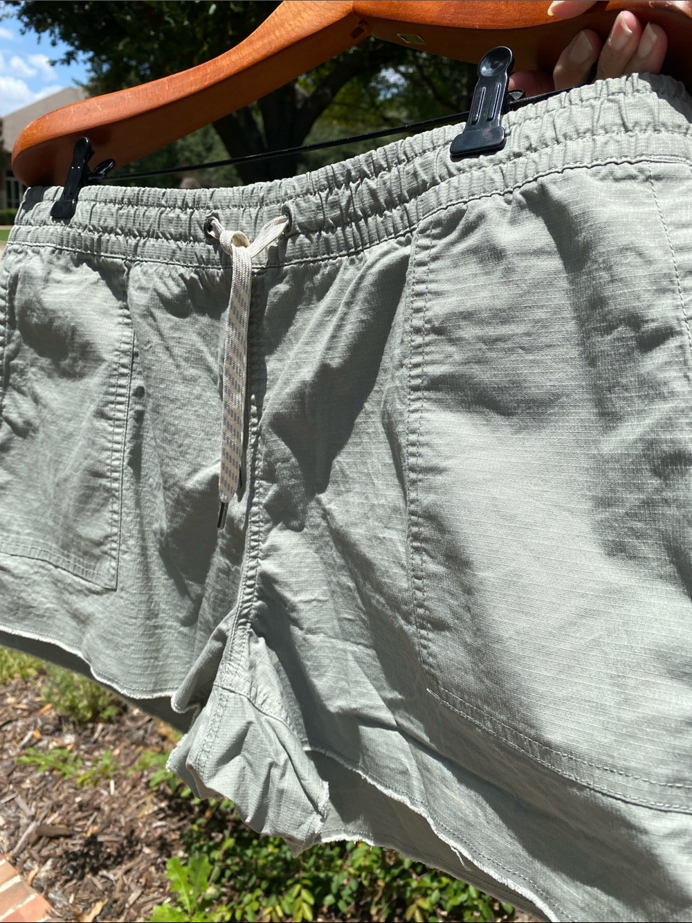 Vuori Women's Vintage Ripstop Drawstring Utility Shorts in Eucalyptus XL - Picture 15 of 16